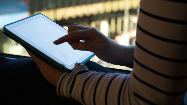 Using touchpad by the window on high floor