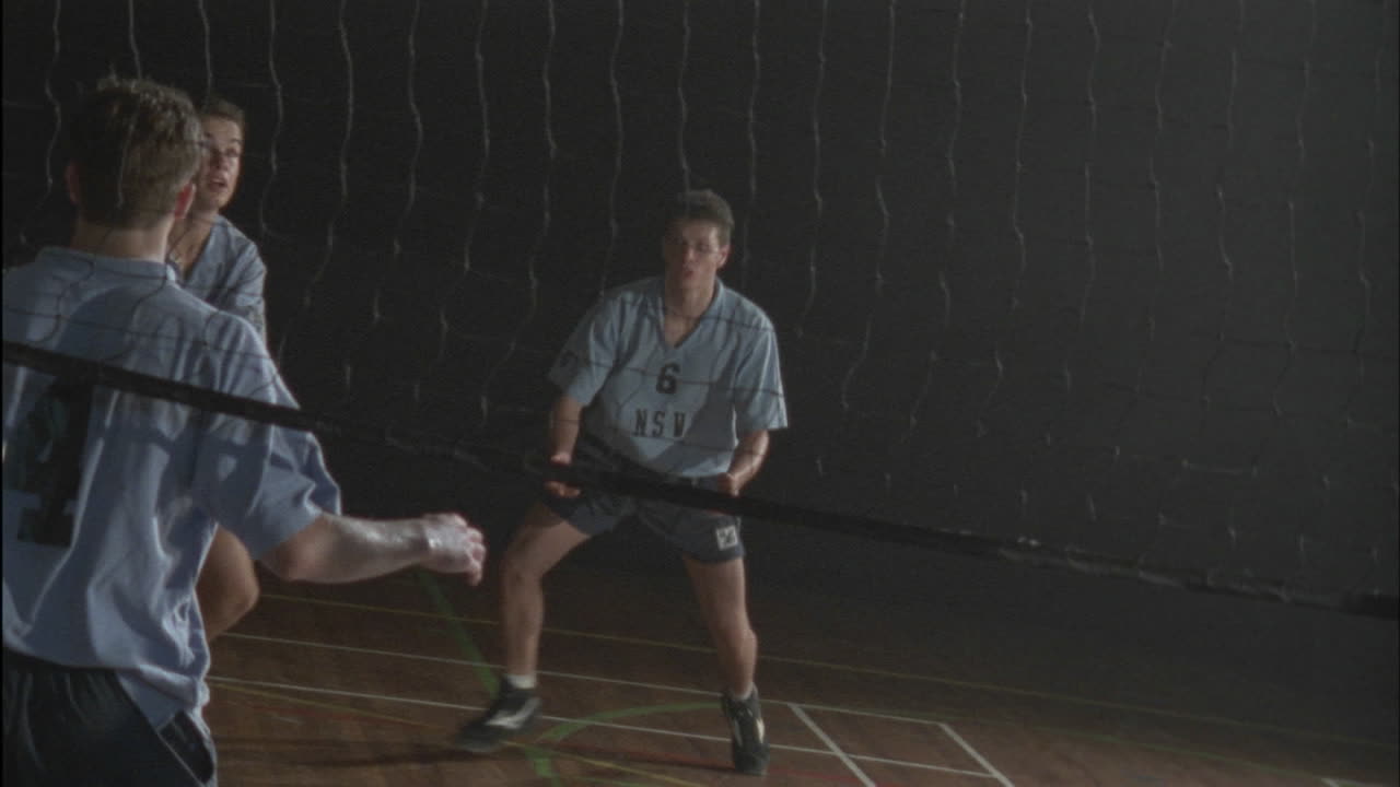 실내 코트에서 남자 배구 1