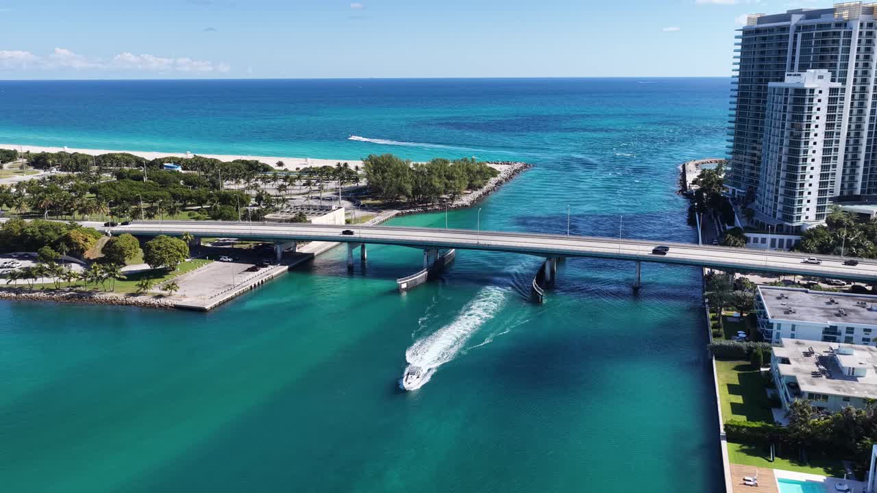 Skyline di Sunny Isles a Sunny Isles Beach in Florida, Stati Uniti. Paesaggio sulla spiaggia. Quartiere centrale. Destinazione turistica. Skyline di Sunny Isles a Sunny Isles Beach in Florida. Paesaggio marino naturale