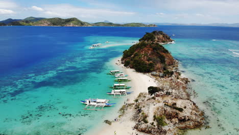 Vista-Aérea-De-La-Playa-Tropical-En-La-Isla-Bulog-Dos,-Filipinas-7