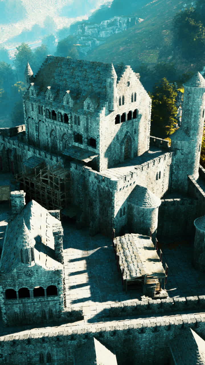 ruinas de un castillo medieval en la cima de una colina