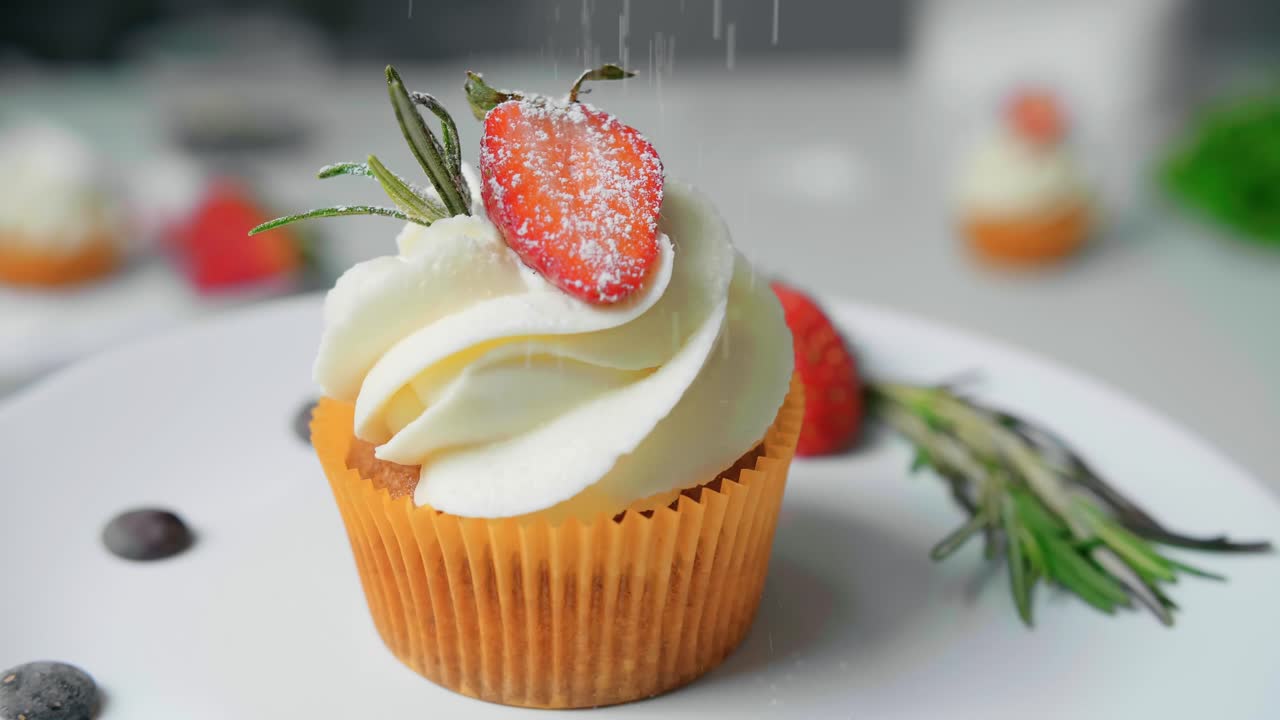 Strawberry Cream Cupcakes