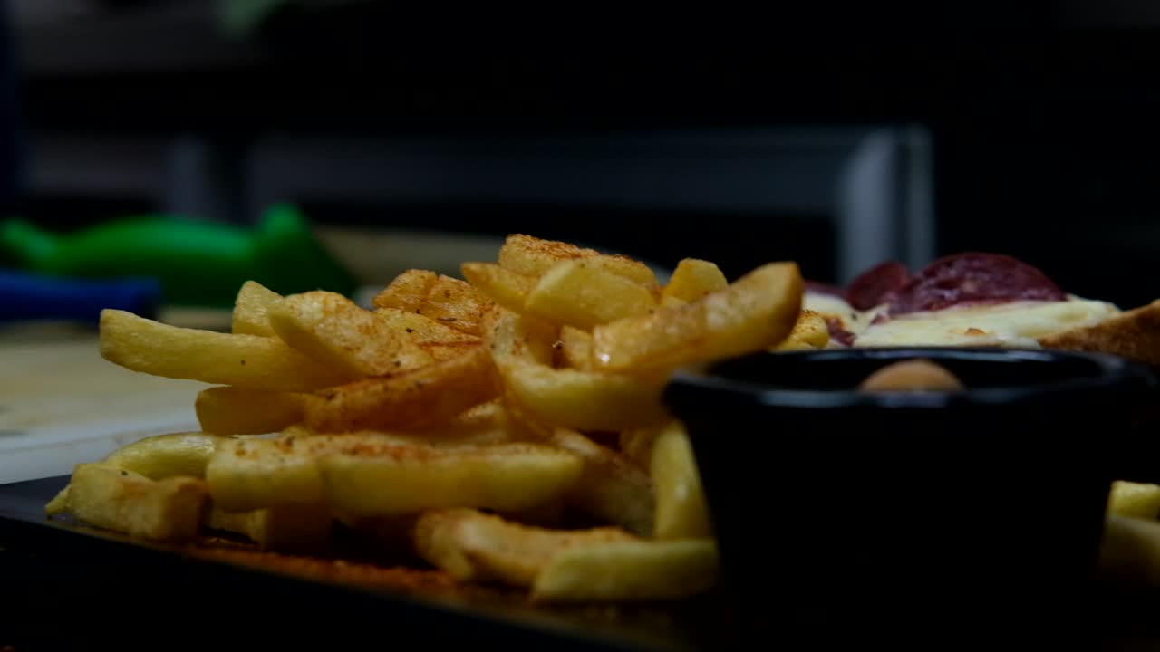 Piatto di patatine fritte