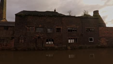 longport, stoke on trent, staffordshire에 위치한 오래된 버려진 버려진 도자기 공장과 병 가마