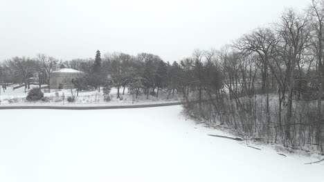 Cloudy-day-winter-snow-storm-at-Minnesota