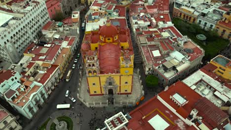 DRONE-AERIAL:-GUANAJUATO-BASILICA-ORBIT-AT-NOON