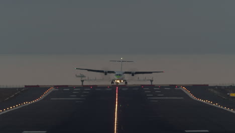 The-plane-is-landing