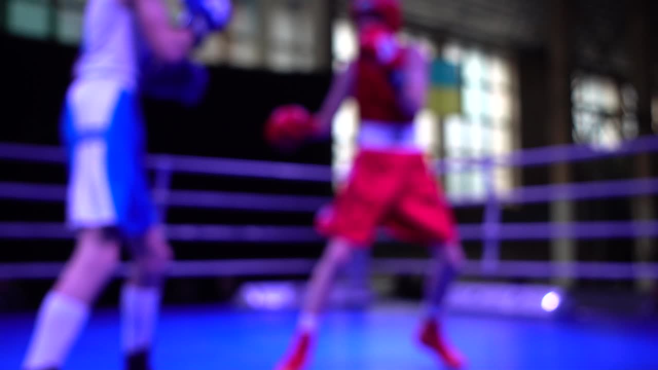 Pugili sul ring. Sfocato. Rallentatore