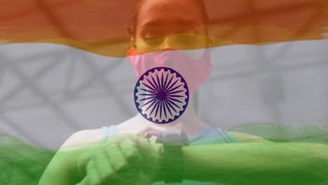 animación de una mujer con máscara facial durante el ejercicio sobre la bandera de la india