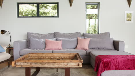 General-view-of-a-living-room-with-sofa-and-coffee-table,-slow-motion