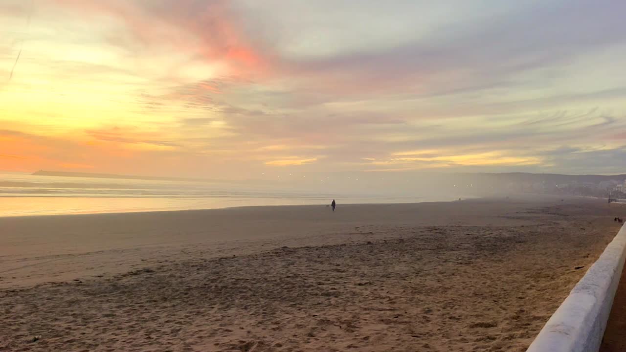 el cielo dramático del amanecer en el concepto del amanecer