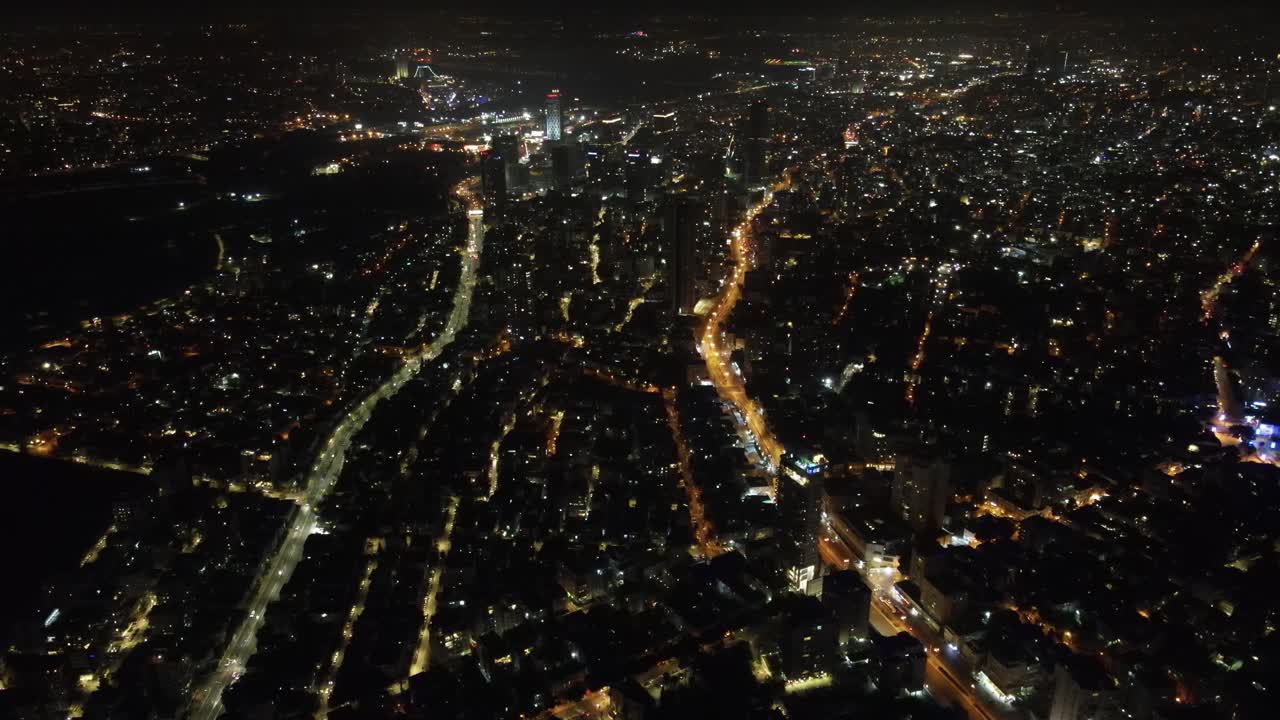luces de la ciudad por la noche