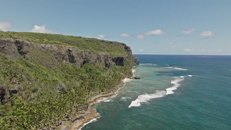 Acantilados-De-Playa-Fronton-Beach,-Samaná-En-República-Dominicana