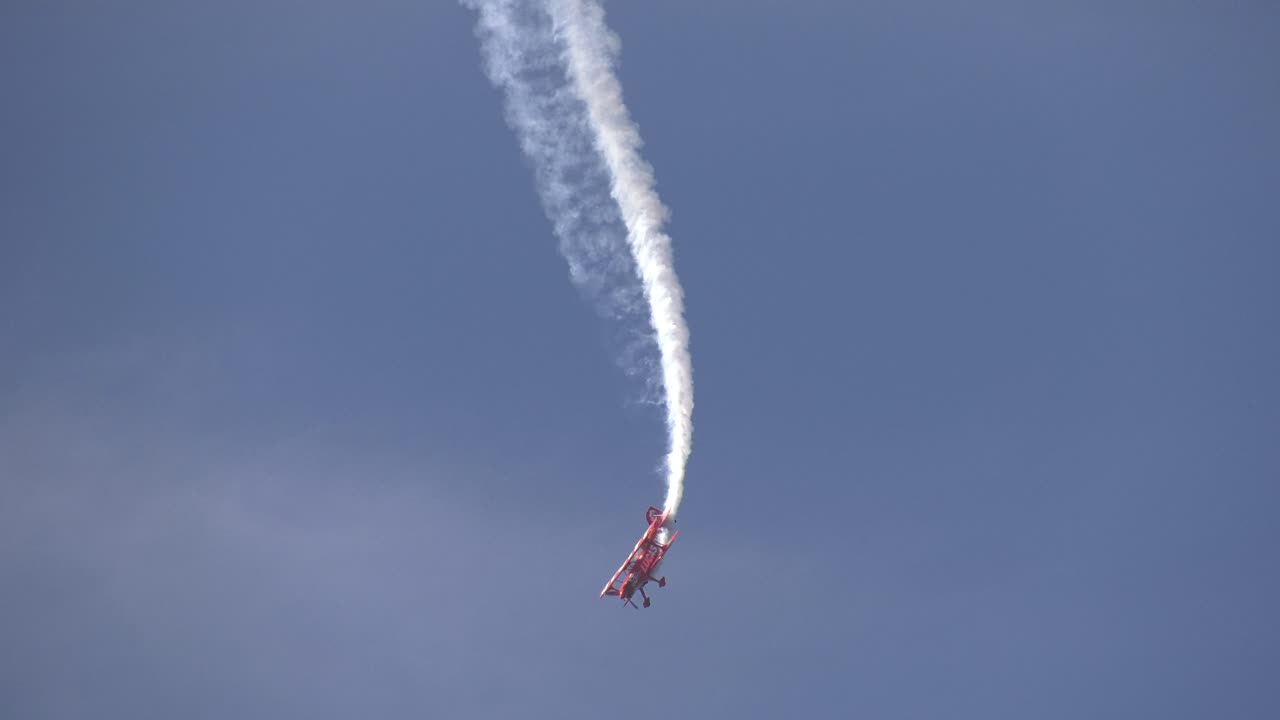 avión cayendo del cielo airshow demostración