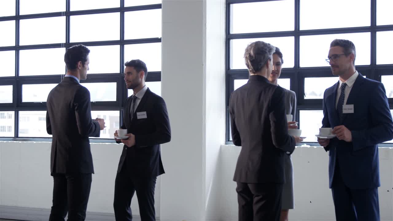 커피 를 마시는 사업가 들