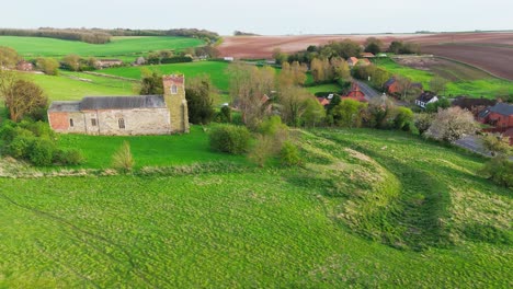 Imágenes-Aéreas-De-Drones-De-Un-Pequeño-Pueblo-De-Lincolnshire-Llamado-Burwell-En-El-Reino-Unido