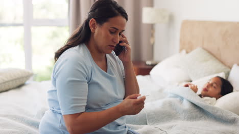 Termómetro,-Madre-Y-Un-Niño-Enfermo-En-Un-Teléfono