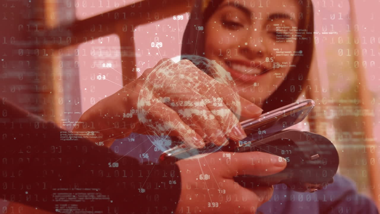 procesamiento de datos y giro del globo contra mujer caucásica haciendo un pago usando su teléfono inteligente