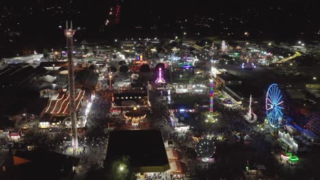 Vista-Aérea-De-Coloridas-Atracciones-De-La-Feria-Estatal-En