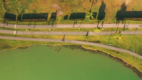 Aerial-view-of-people-exercising-at-Parque-Barigui,-Curitiba,-Paraná,-Brazil