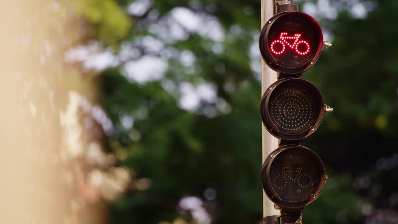 Urban traffic bicycle regulations, modern highway signal information