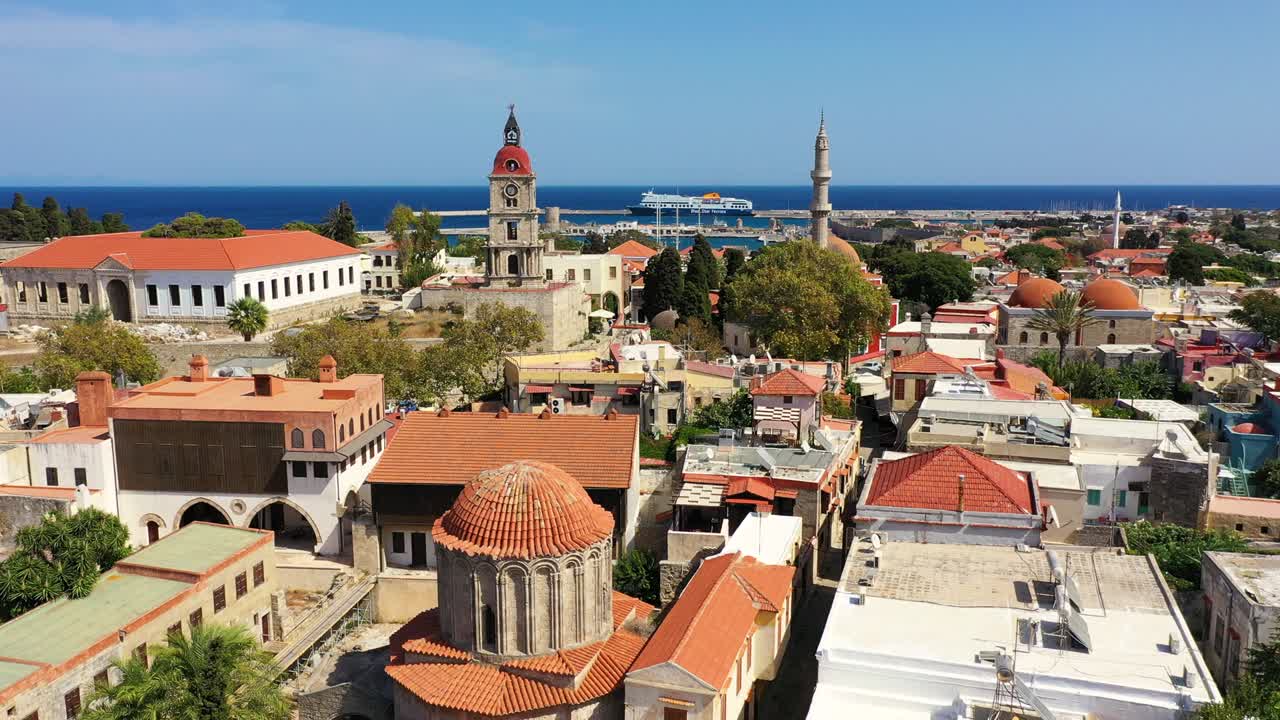 그리스 로도스 섬의 로도스 시내에 있는 술레이만 모스크 (suleiman mosque) 중세시대 시계탑 (rolloi clock tower)