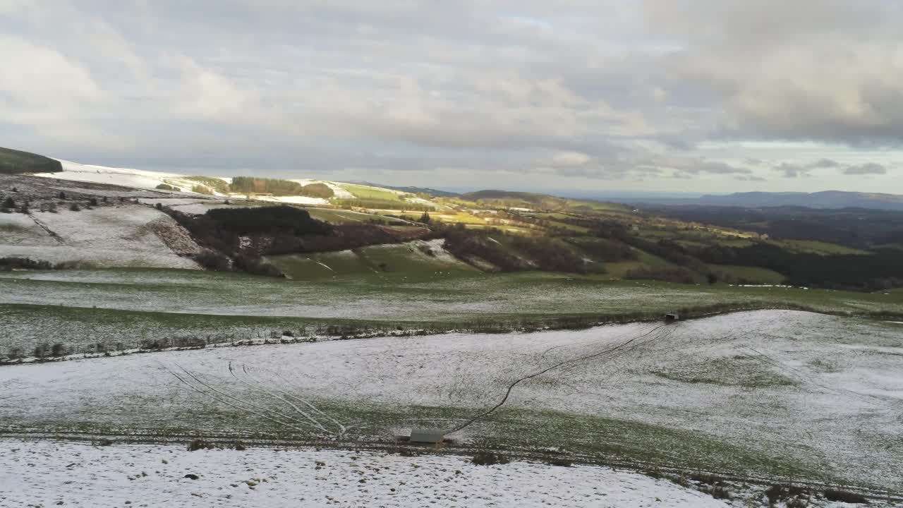 nevado rural invierno valle campo aéreo agrícola tierras altas paisaje órbita derecha