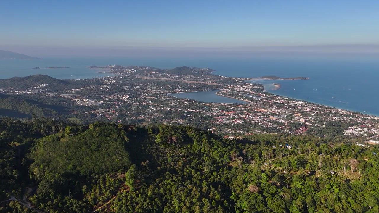 Vista drone della giungla di Samui, Chaweng, Bo Put e altro (2 di 2)