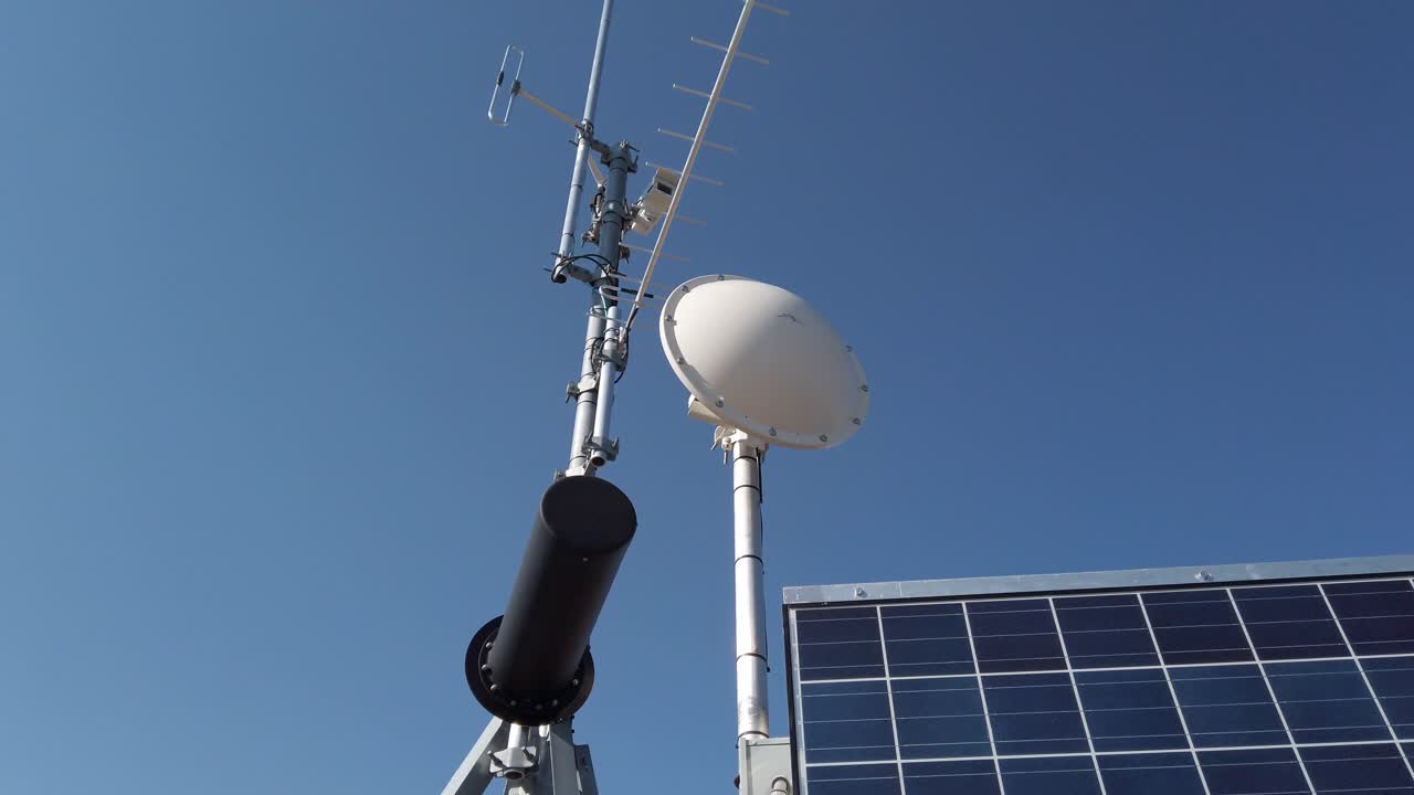 tecnología operativa del aparato de la estación meteorológica, montañas rocosas, kananaskis, alberta, canadá