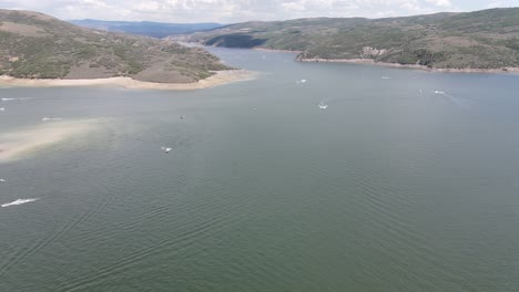 Barcos-En-Un-Lago-Aéreo