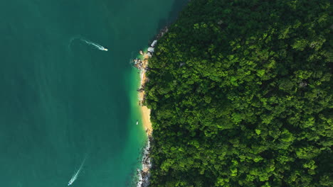 Boats-driving-on-the-coastline-of-Puerto-Vallarta,-sunny-Mexico---Aerial-view