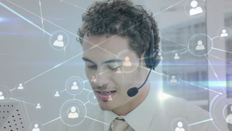 animación de la red de conexiones a través de un hombre de negocios usando auriculares telefónicos
