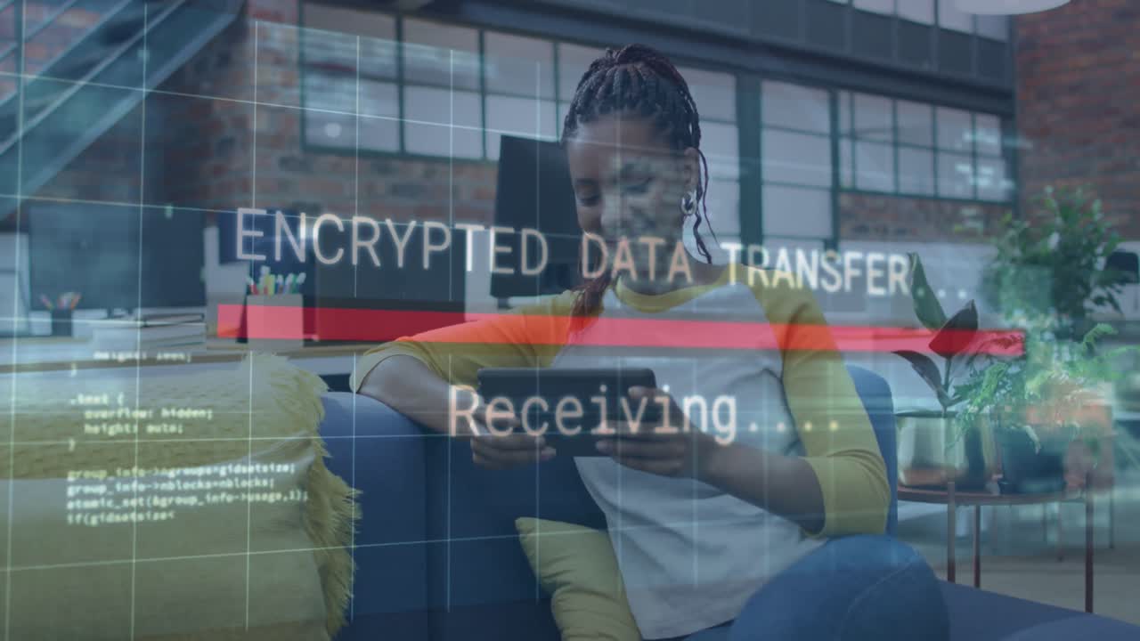 animación de procesamiento de datos sobre una mujer de negocios afroamericana que usa una tableta