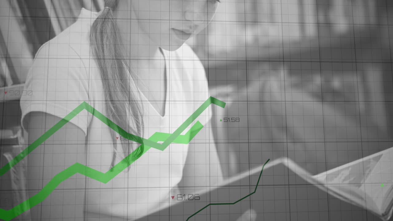 Animazione di elaborazione dati su diverse donne d'affari che camminano in ufficio.