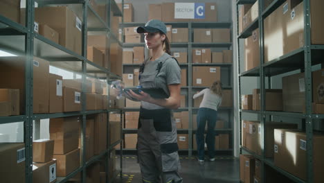 warehouse worker scanning inventory