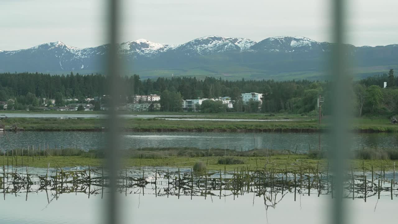 밴쿠버 섬의 바다와 산의 아름다운 경치