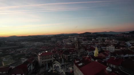 Christmas-tree,-city-Aerial-View