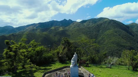 Fahrt-über-Berge-In-Puerto-Rico-Nach-Dem-Hurrikan-Maria