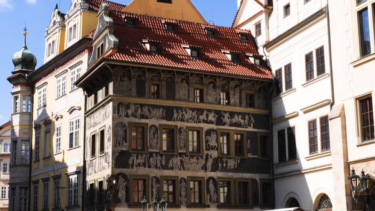 casa al minuto junto al reloj astronómico de praga, república checa