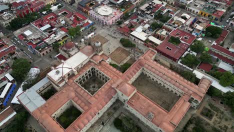 Encima-De-La-Iglesia-De-Santo-Domingo-Y-Exconvento-De-Oaxaca,-México