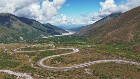 Hyperlapse-Fängt-Die-Malerische-Fahrt-Entlang-Der-Straße-9-In-Jujuy,-Argentinien-Ein