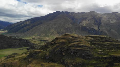 Aerial-scenic-of-dramatic-New-Zealand-landscape,-Rocky-Peak,-Lake-Wanaka