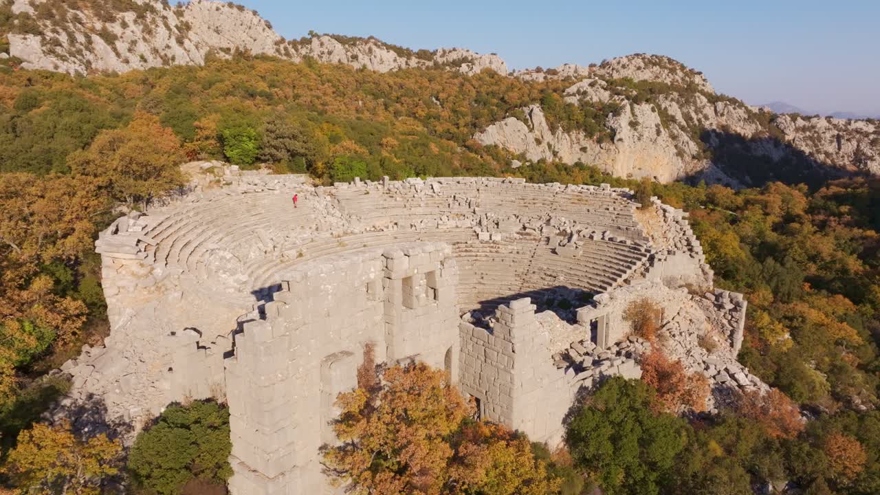 Antiche rovine di Termessos con un teatro storico in Turchia