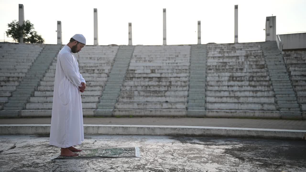 실루 젊은 아시아 무슬림