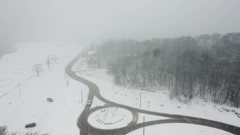 La-Nueva-Rotonda-En-Pere-Marquette-A-Través-De-Una-Fuerte-Capa-De-Nieve