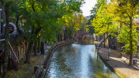 Lapso-De-Tiempo-Del-Canal-En-Utrecht-Los-Países-Bajos