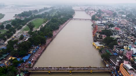 Cinematic-Drone-view-of-Ganga-ghats-of-Haridwar,-India