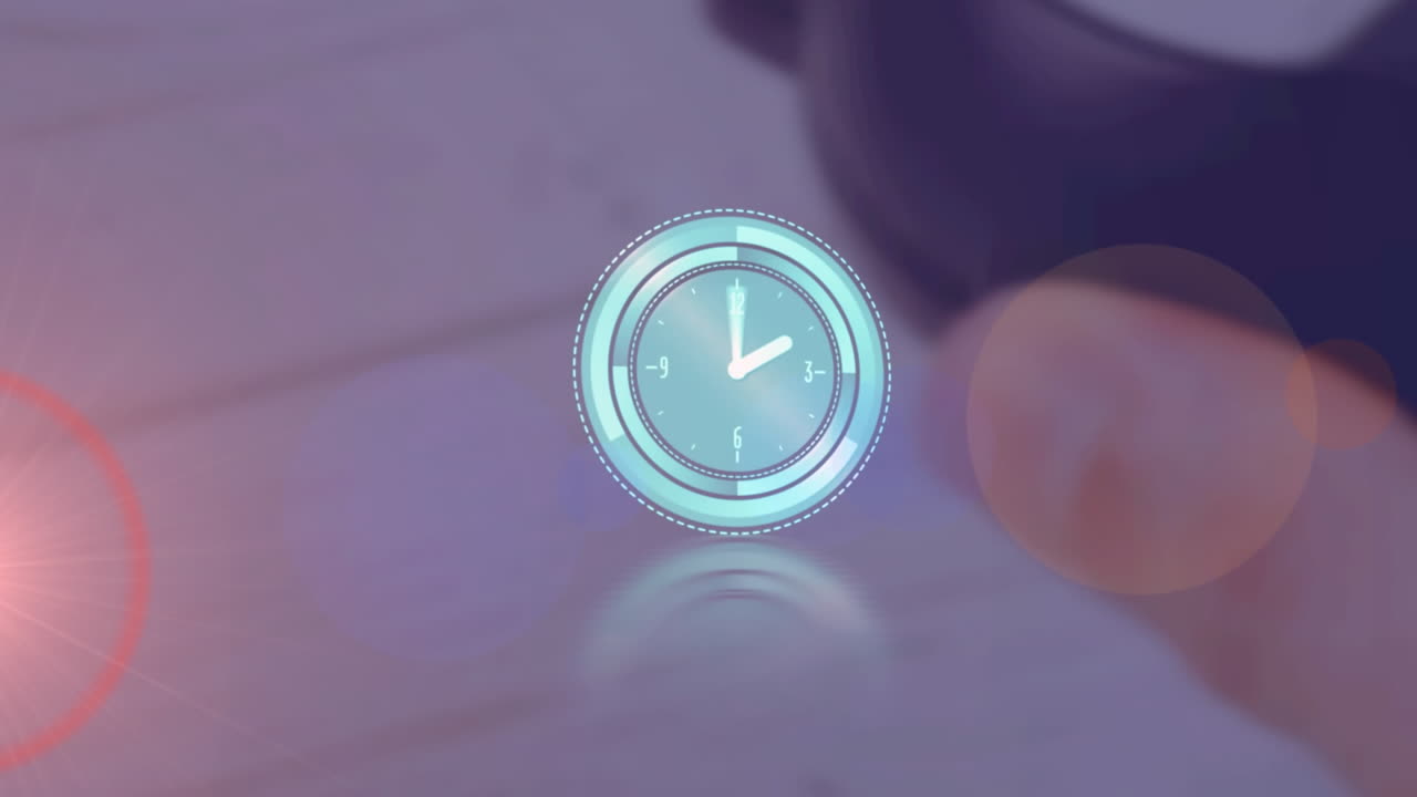 흐릿한 배경에 빛의 흔적 위의 시계와 함께 회전 스 ⁇  스캔의 애니메이션