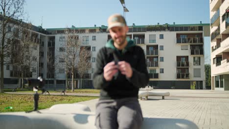 Filmmaker-pulling-focus-using-a-wireless-follow-focus-system-connected-to-his-camera-rig