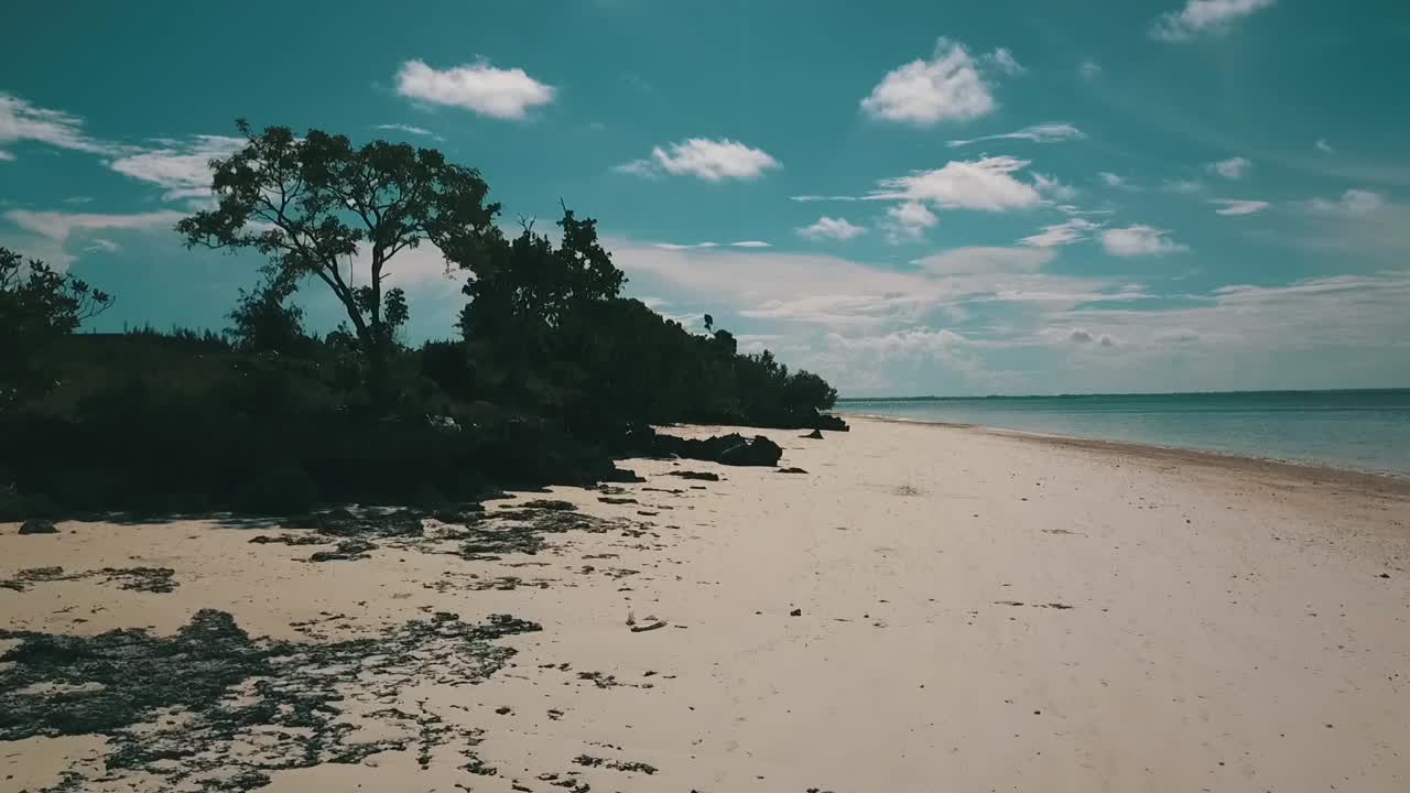 Unbelievable forwards slowly rise up drone shot of a lonely natur beach at midday noon time